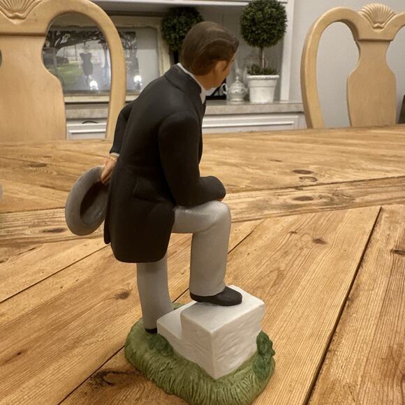 Avon Images Of Hollywood Clark Gable as Rhett Butler‎ in "GONE WITH THE WIND" - Picture 8 of 13